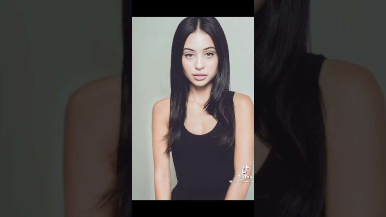 Alexa Demie In Her 20s TwtBit